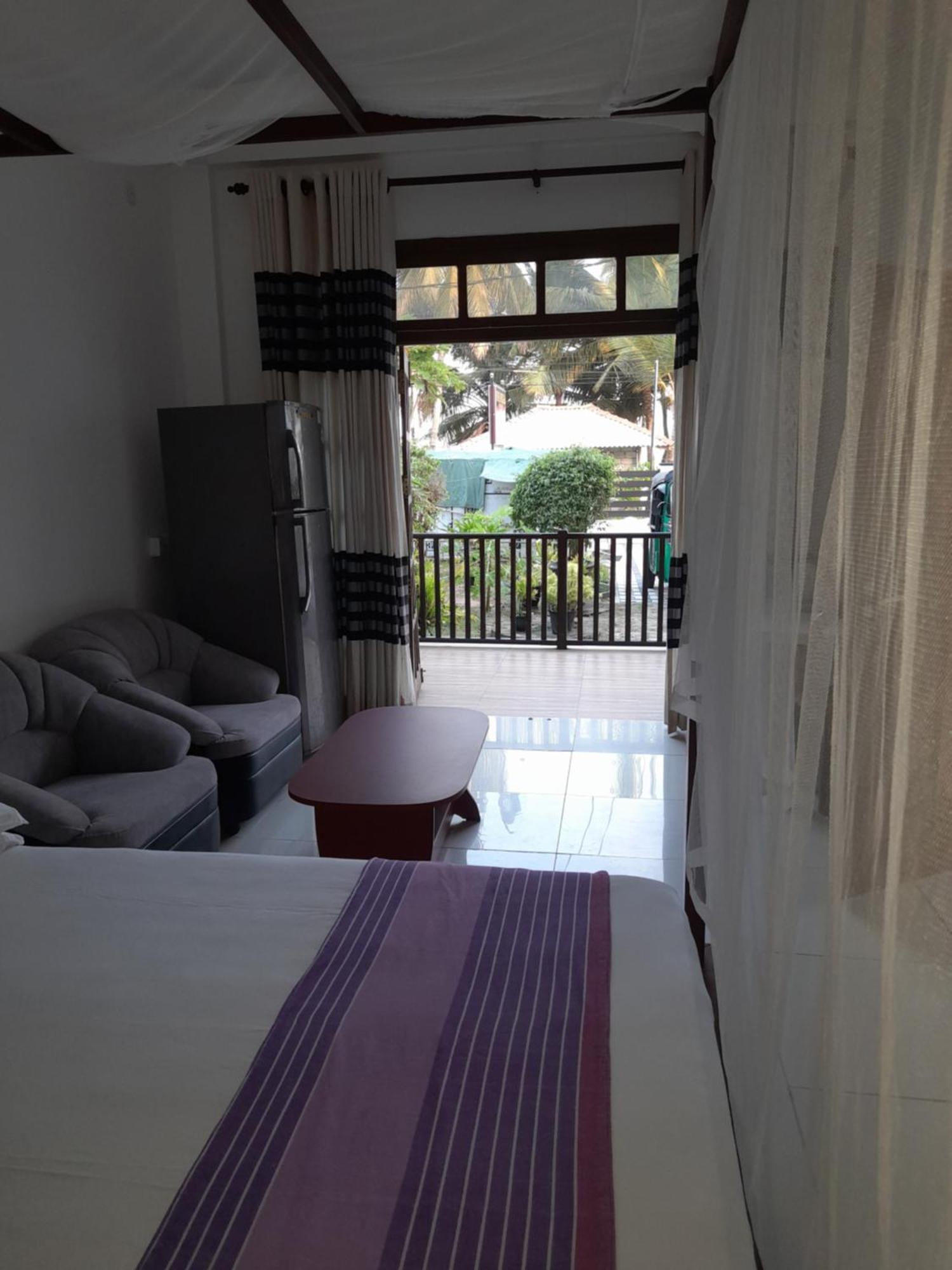 Shanika Beach Inn Tangalle Room photo
