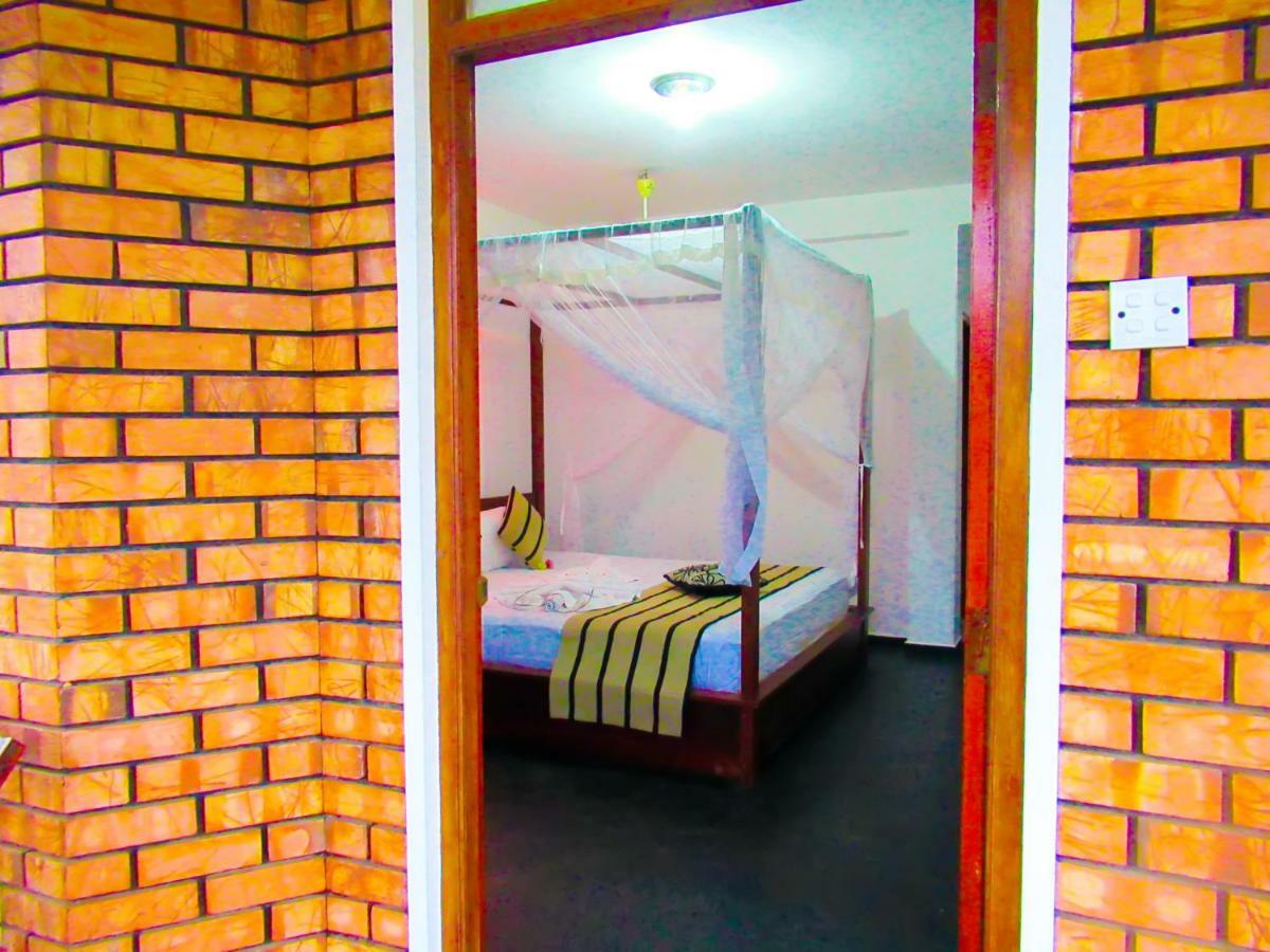 Shanika Beach Inn Tangalle Exterior photo