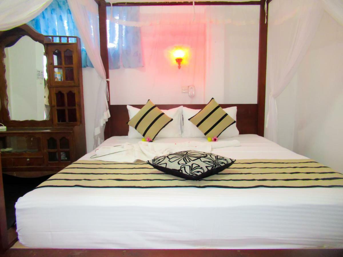 Shanika Beach Inn Tangalle Exterior photo
